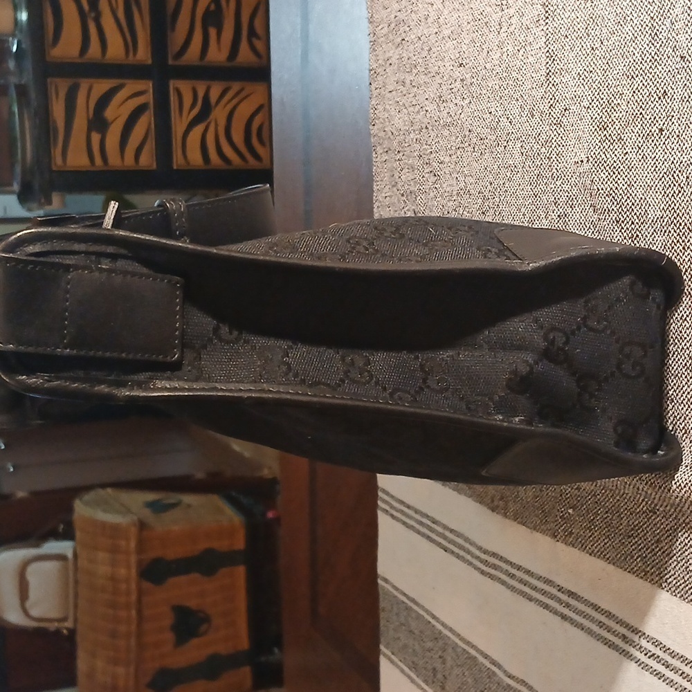 Authentic Gucci Black Hand Bag - Picture 4 of 16